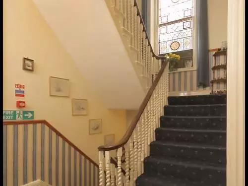 Отель The Earlsdale Bed and Breakfast