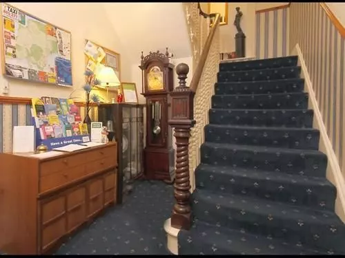 Отель The Earlsdale Bed and Breakfast