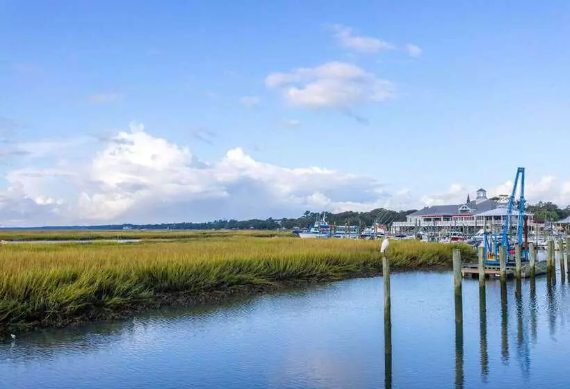 בית מלון כפרי Sea Mystique Resort