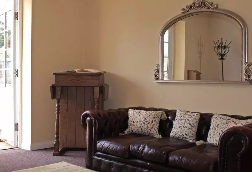 فندق The Ferguson Fawsitt Arms & Country Lodge