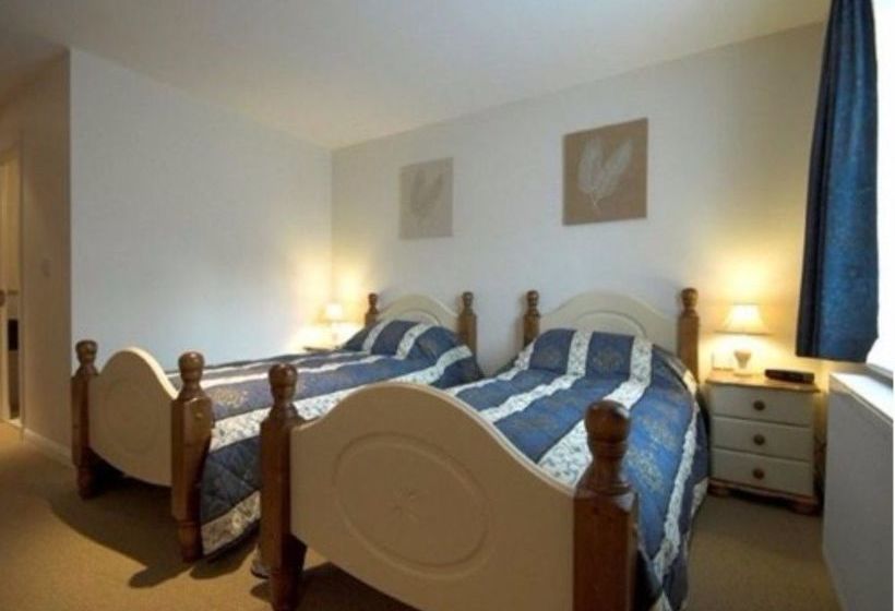 Отель The Ferguson Fawsitt Arms & Country Lodge