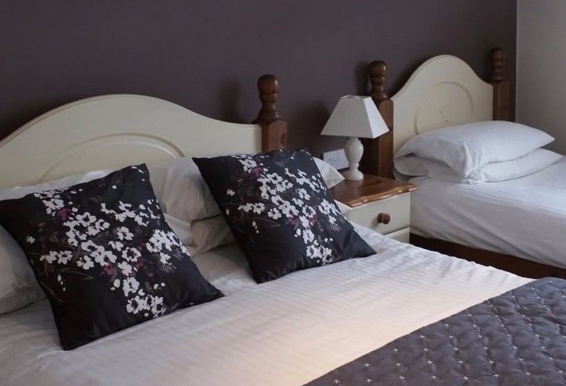 Отель The Ferguson Fawsitt Arms & Country Lodge