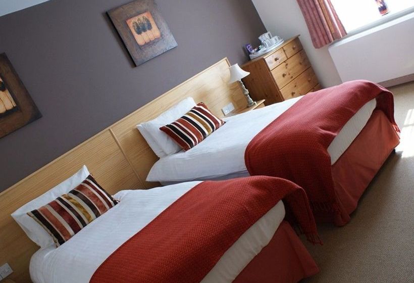 Отель The Ferguson Fawsitt Arms & Country Lodge