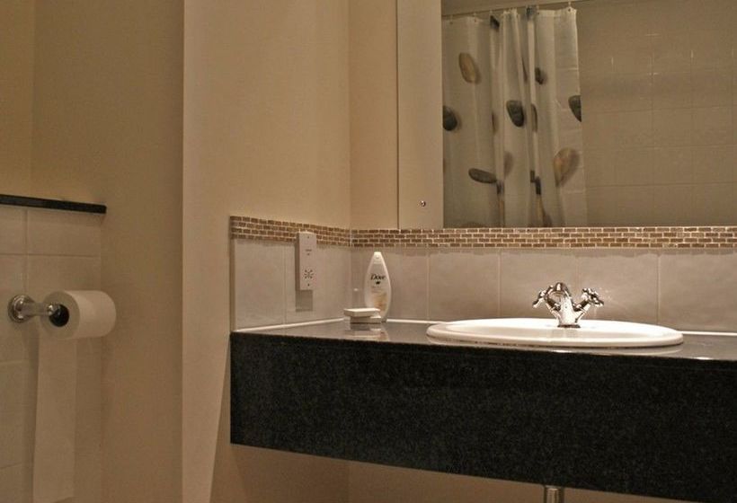 Отель The Ferguson Fawsitt Arms & Country Lodge