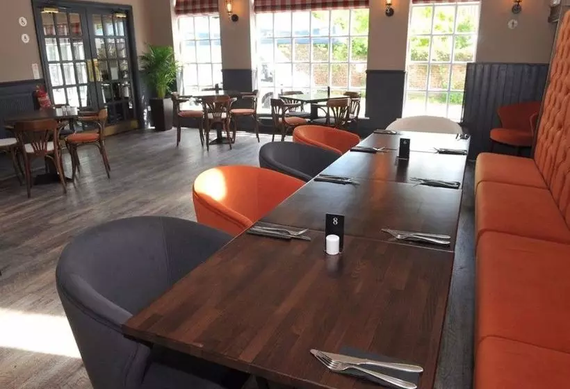 فندق The Ferguson Fawsitt Arms & Country Lodge