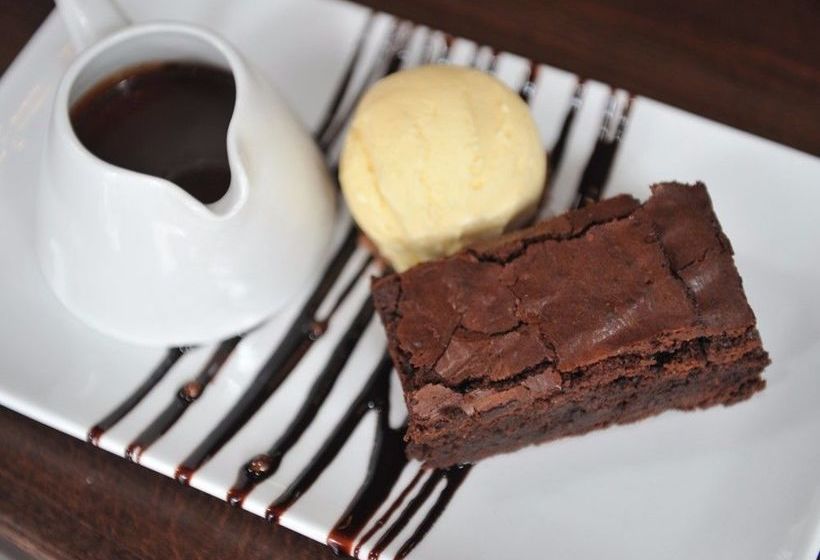 Отель The Ferguson Fawsitt Arms & Country Lodge