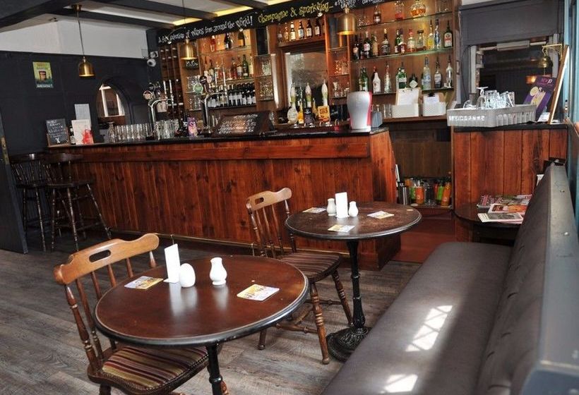 Отель The Ferguson Fawsitt Arms & Country Lodge