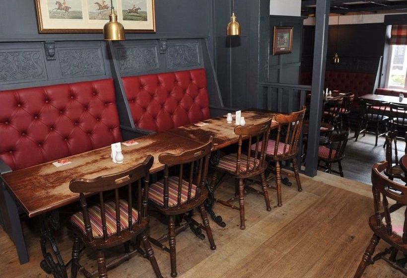 Отель The Ferguson Fawsitt Arms & Country Lodge