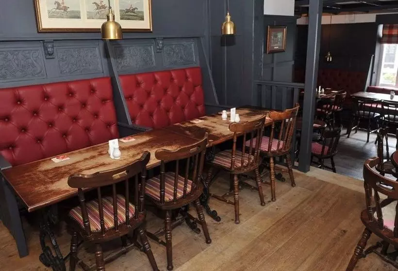 فندق The Ferguson Fawsitt Arms & Country Lodge