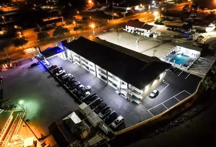 モーテル Seabreeze Inn Fort Walton