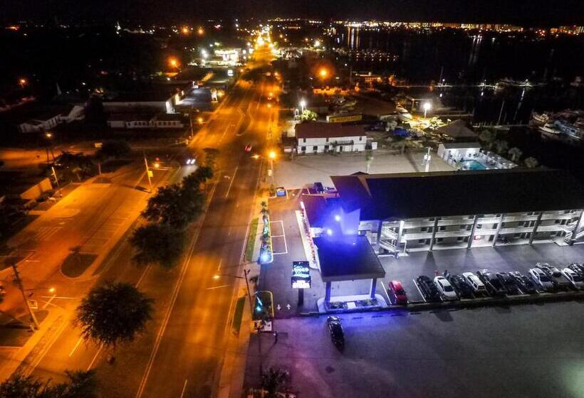 מוטל Seabreeze Inn  Fort Walton