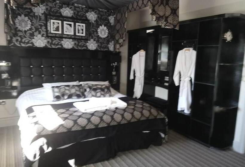 مبيت وإفطار Casanova S Restaurant &