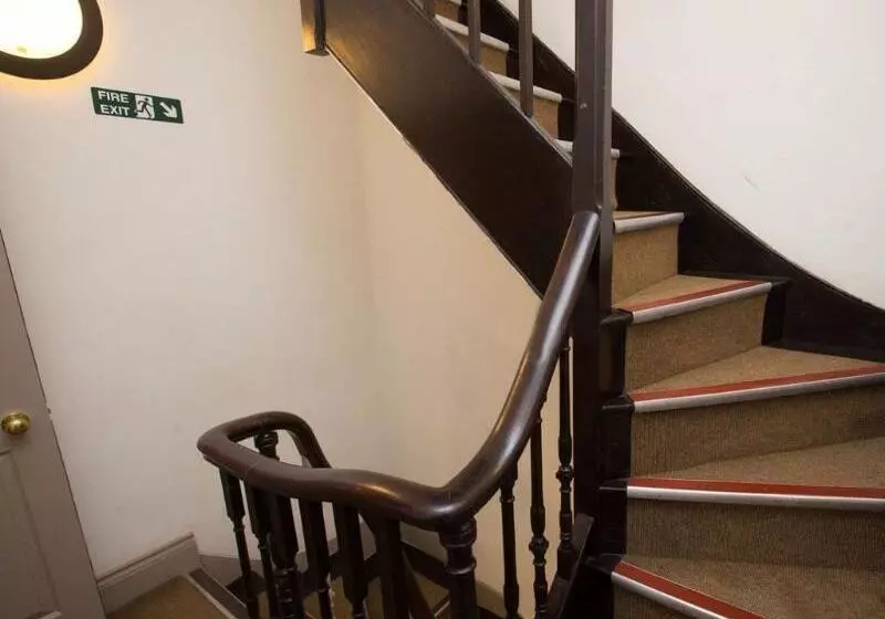 پانسیون The Buttery