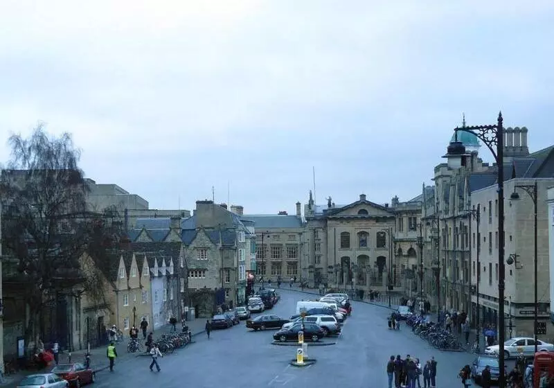 پانسیون The Buttery