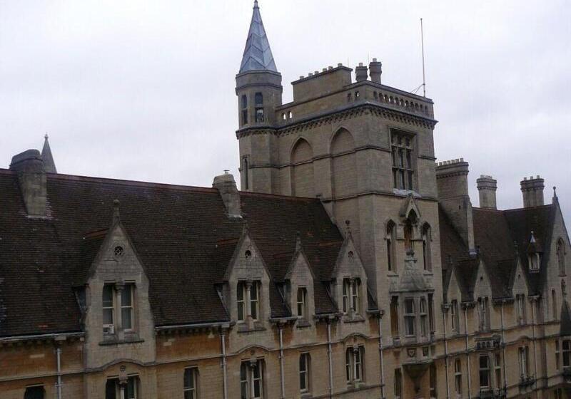 פנסיון The Buttery