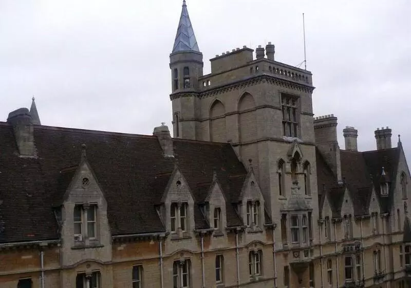 پانسیون The Buttery