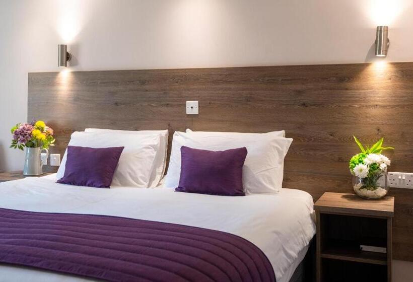 펜션 The Limes Country Lodge Hotel & Admiral Restaurant