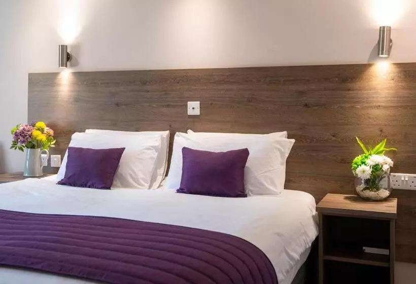 Пансион The Limes Country Lodge Hotel & Admiral Restaurant