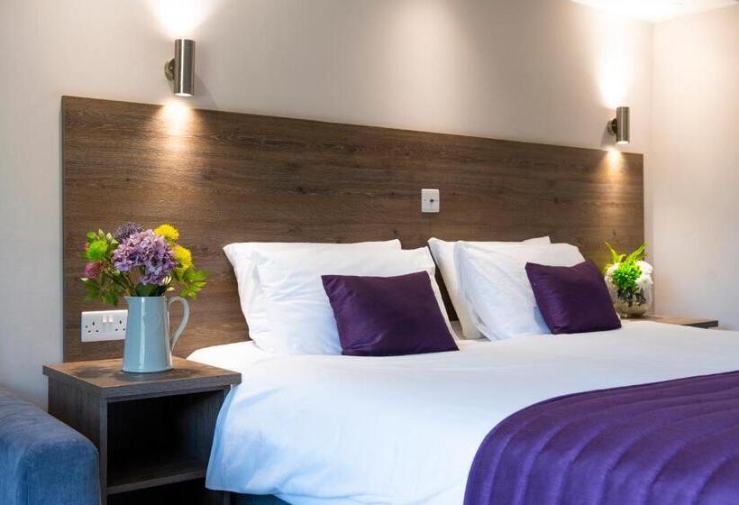 펜션 The Limes Country Lodge Hotel & Admiral Restaurant