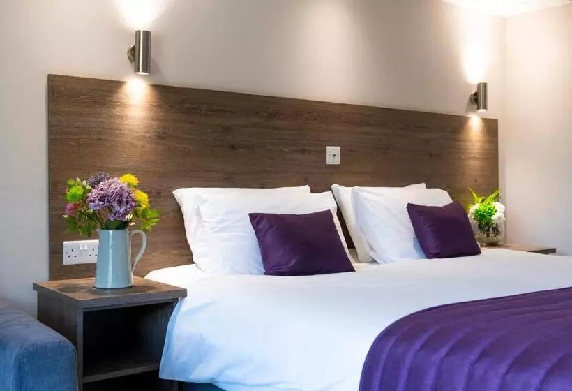 Пансион The Limes Country Lodge Hotel & Admiral Restaurant