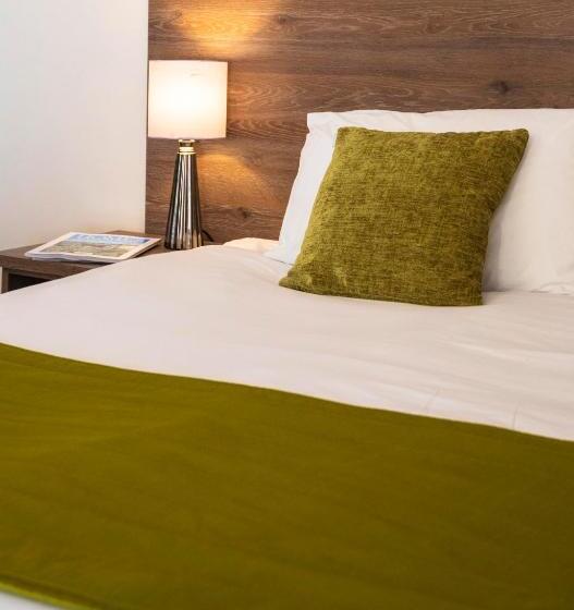 펜션 The Limes Country Lodge Hotel & Admiral Restaurant