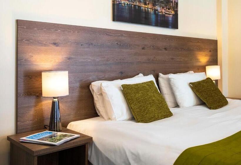 펜션 The Limes Country Lodge Hotel & Admiral Restaurant