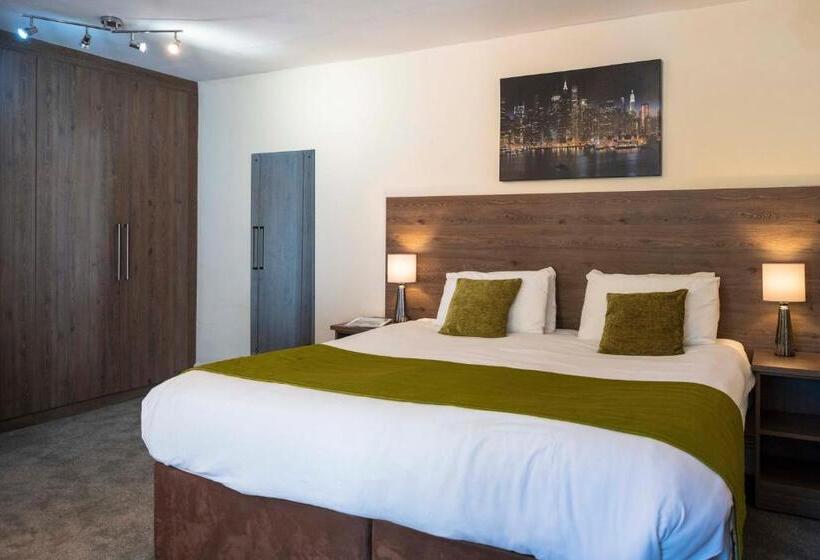 펜션 The Limes Country Lodge Hotel & Admiral Restaurant