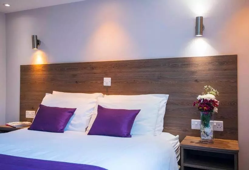 Пансион The Limes Country Lodge Hotel & Admiral Restaurant