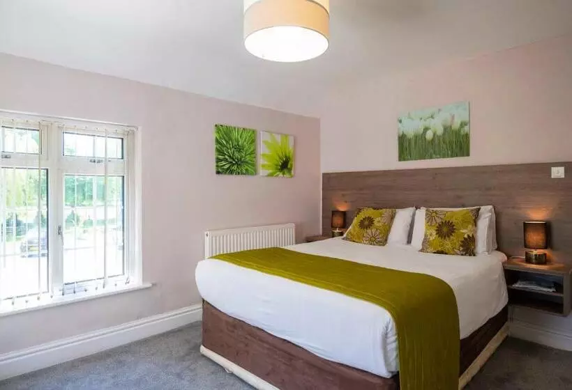 Пансион The Limes Country Lodge Hotel & Admiral Restaurant