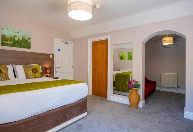 펜션 The Limes Country Lodge Hotel & Admiral Restaurant