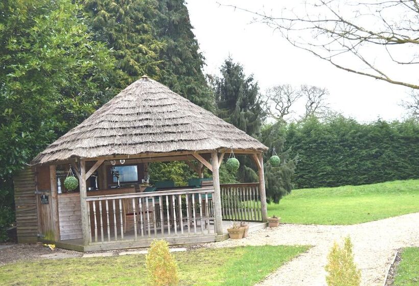 펜션 The Limes Country Lodge Hotel & Admiral Restaurant