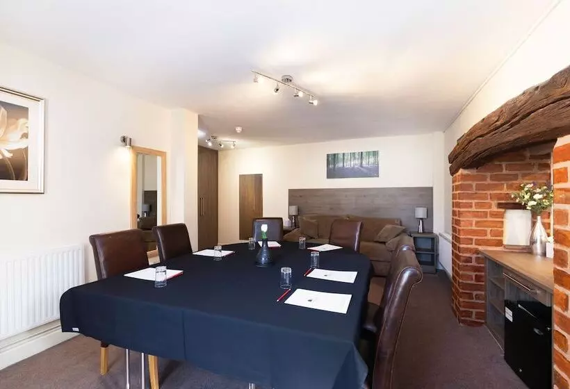 Пансион The Limes Country Lodge Hotel & Admiral Restaurant