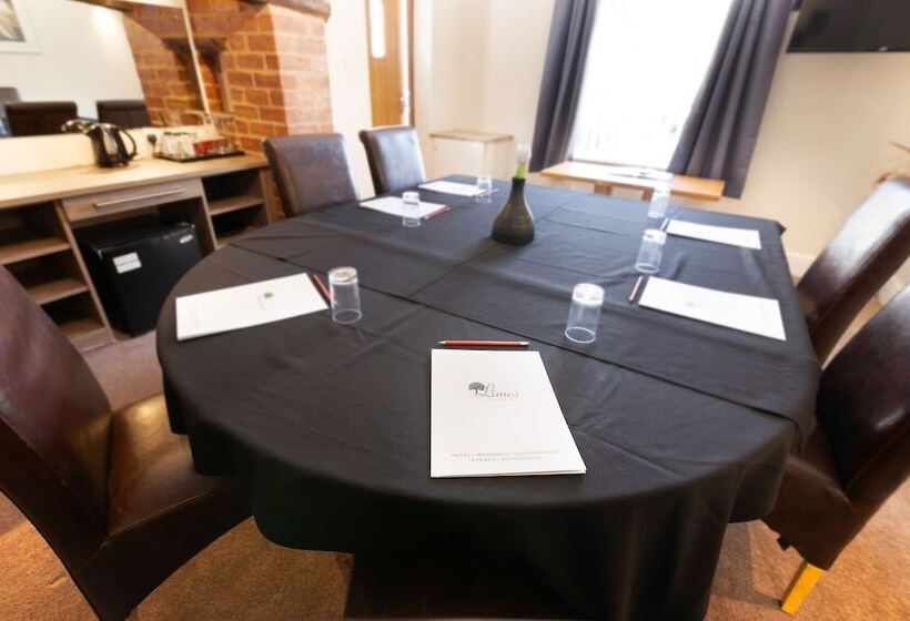 펜션 The Limes Country Lodge Hotel & Admiral Restaurant