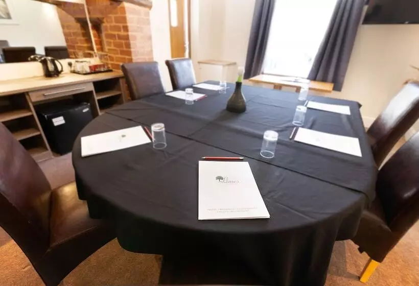 Пансион The Limes Country Lodge Hotel & Admiral Restaurant