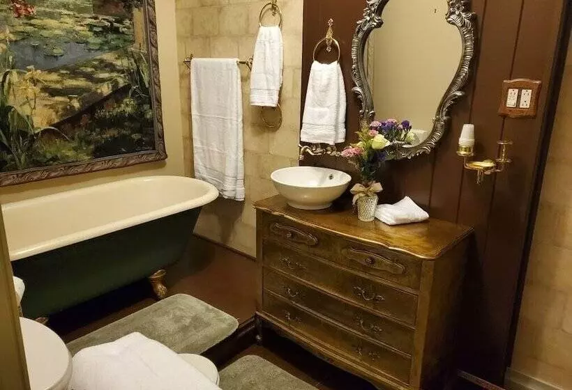 The Amberson House Bed & Breakfast