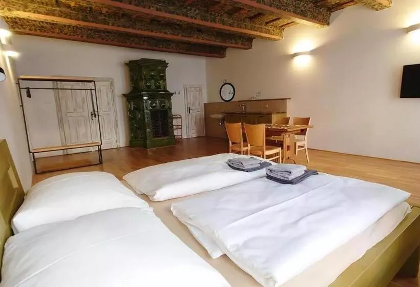 Retkeilymaja Pension Krajinská 27