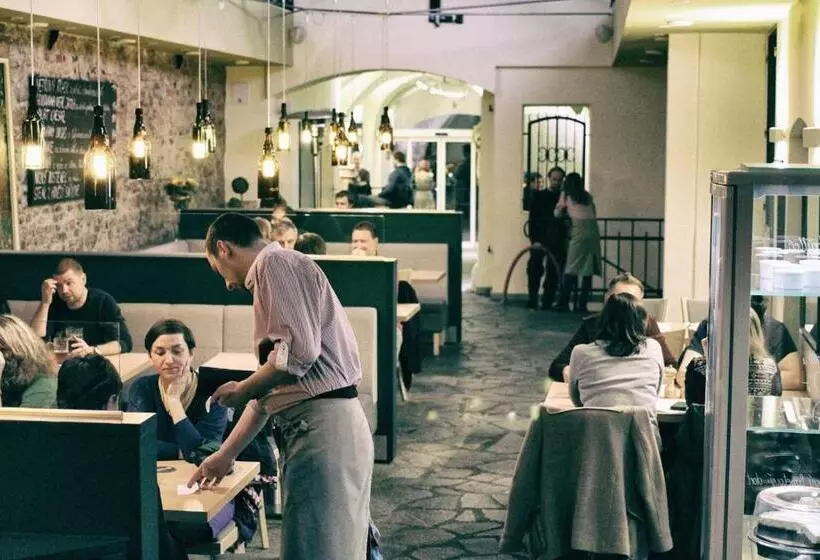 Retkeilymaja Pension Krajinská 27