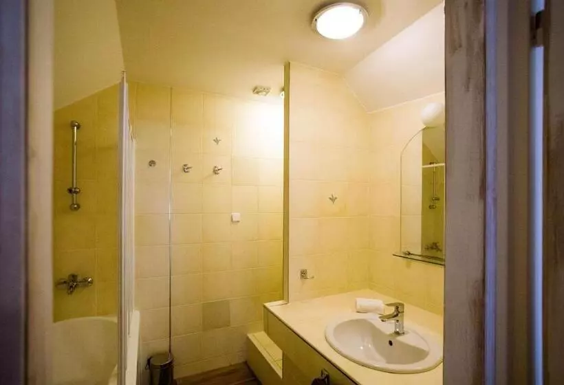 Retkeilymaja Pension Krajinská 27