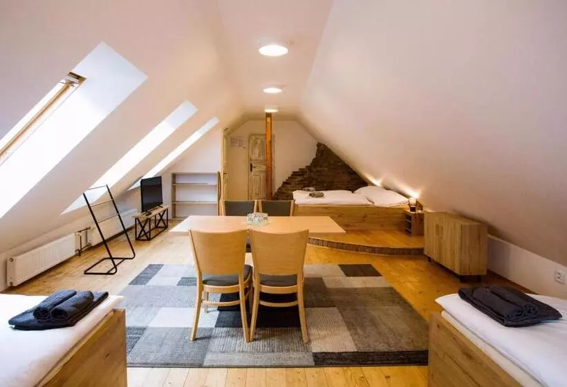 Retkeilymaja Pension Krajinská 27