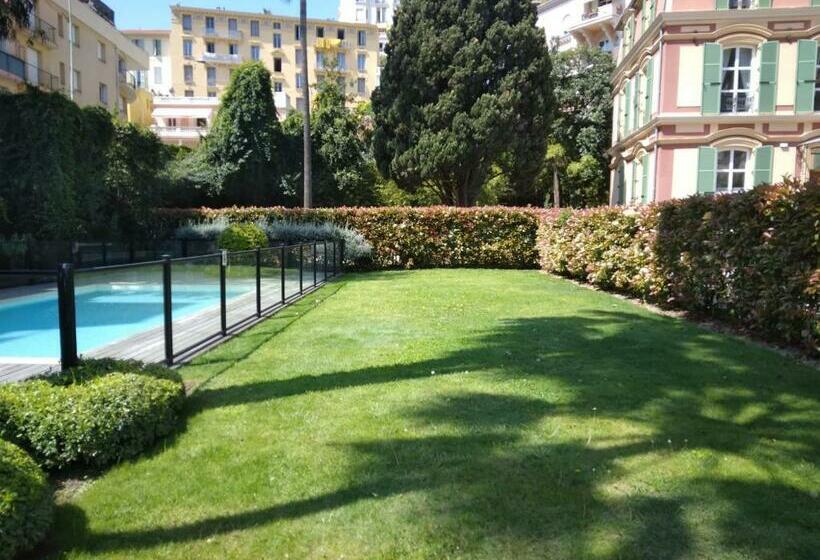 Bed and Breakfast Intercontinental Superbe Appartement Avec Piscine