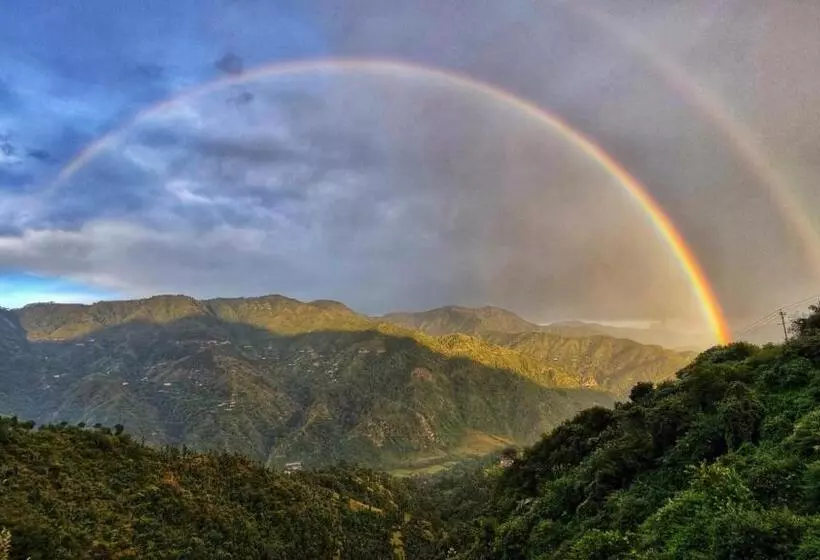 تختخواب و صبحانه The Lalita S Majestic Pines