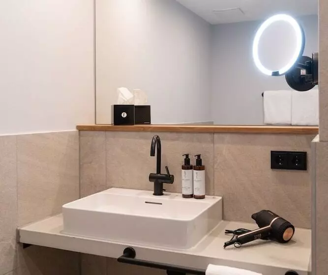 Black F Tower   Serviced Apartments