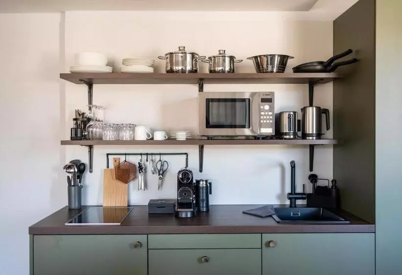 Black F Tower   Serviced Apartments