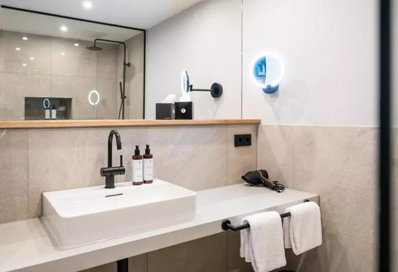 Black F Tower   Serviced Apartments