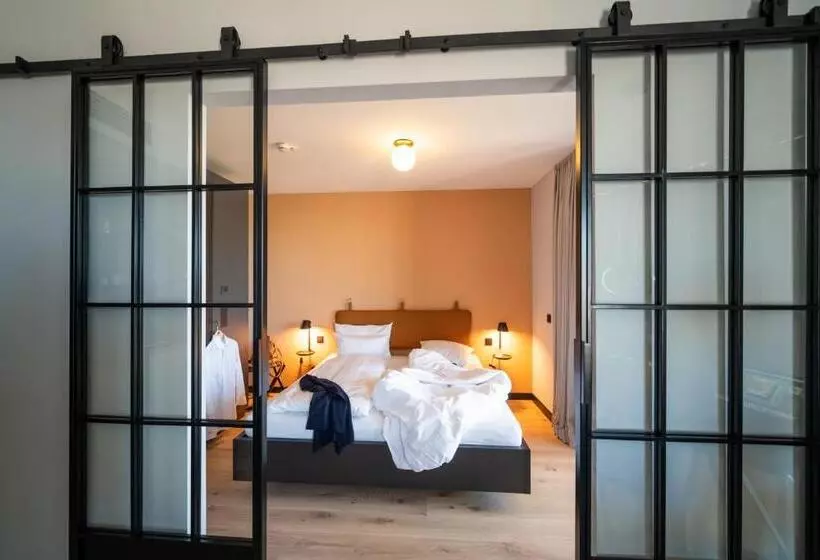 Black F Tower   Serviced Apartments