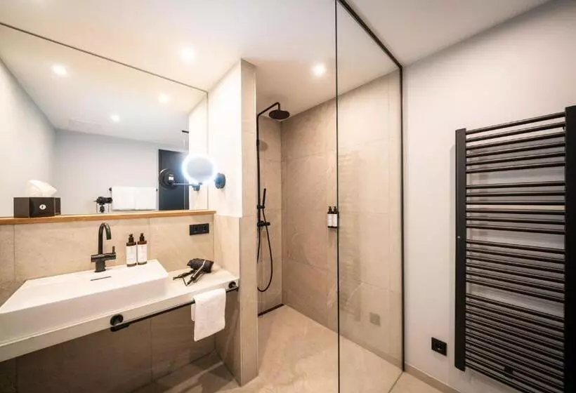 Black F Tower   Serviced Apartments