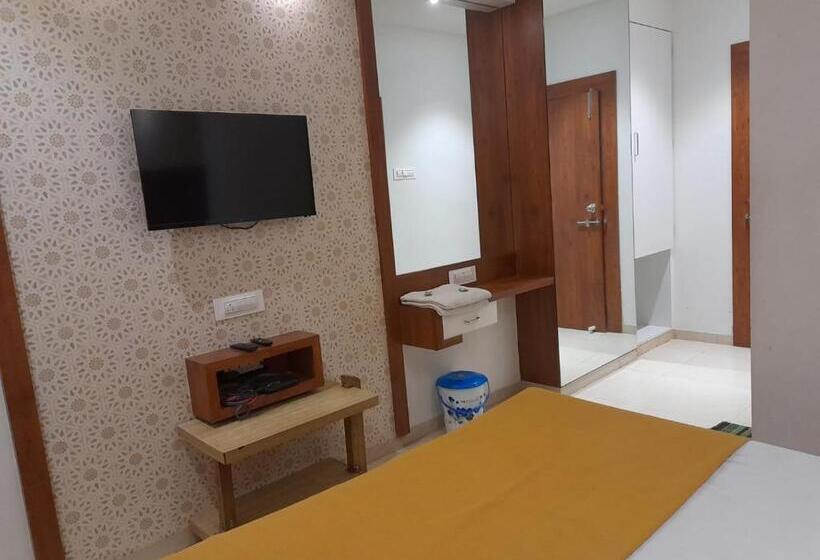 בית מלון כפרי Atithi Lodging & Boarding By Wb Inn