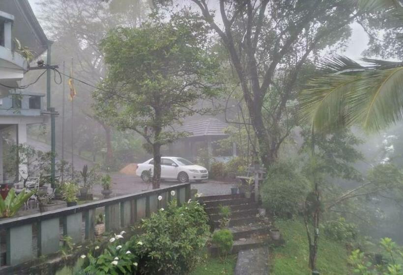 فندق Brookside Nature Resort