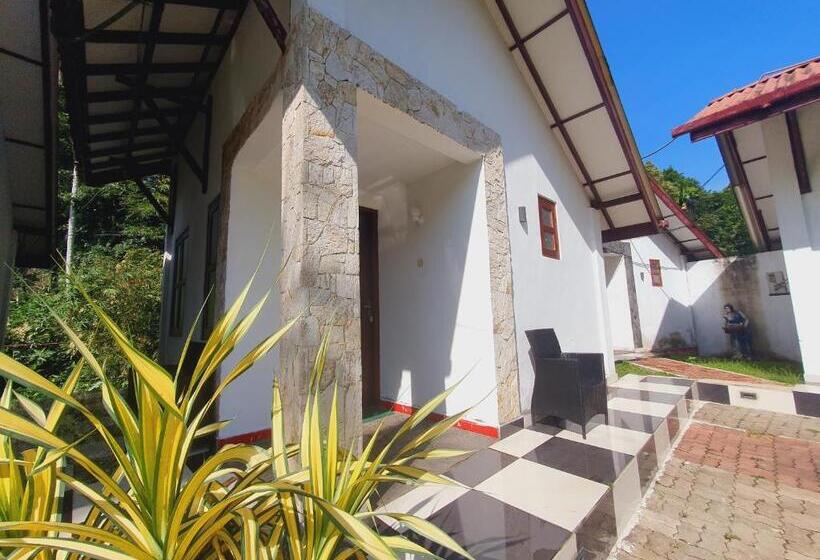 בית מלון כפרי Kolonne Riverside Garden