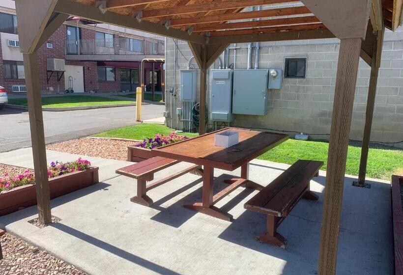 فندق Oquirrh Mountain Inn